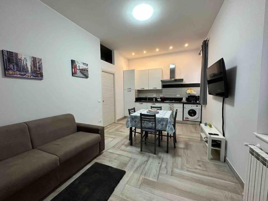 ローマFamily Flat Near Metro Aアパートメント エクステリア 写真