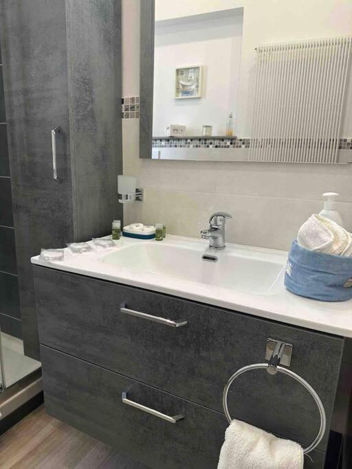 ローマFamily Flat Near Metro Aアパートメント エクステリア 写真